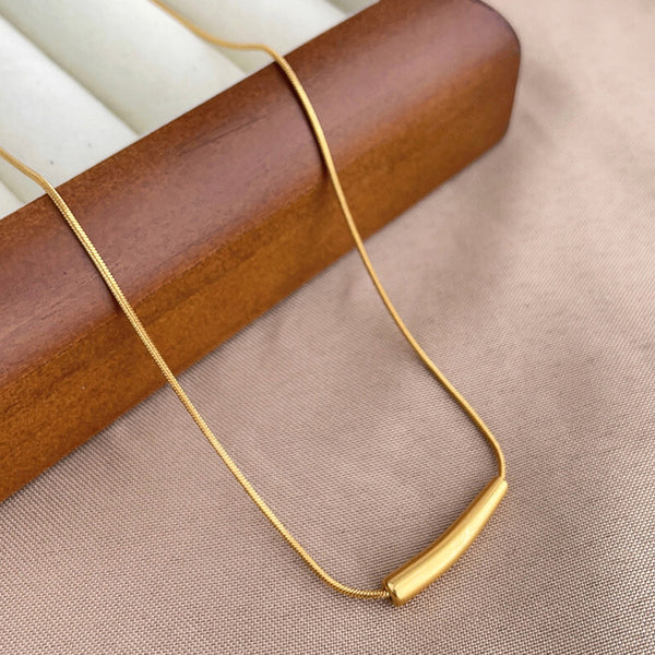 Curve Bar Necklace