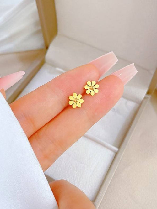 Dainty Daisy Flower Stud Earrings - 18K gold-plated stainless steel jewelry