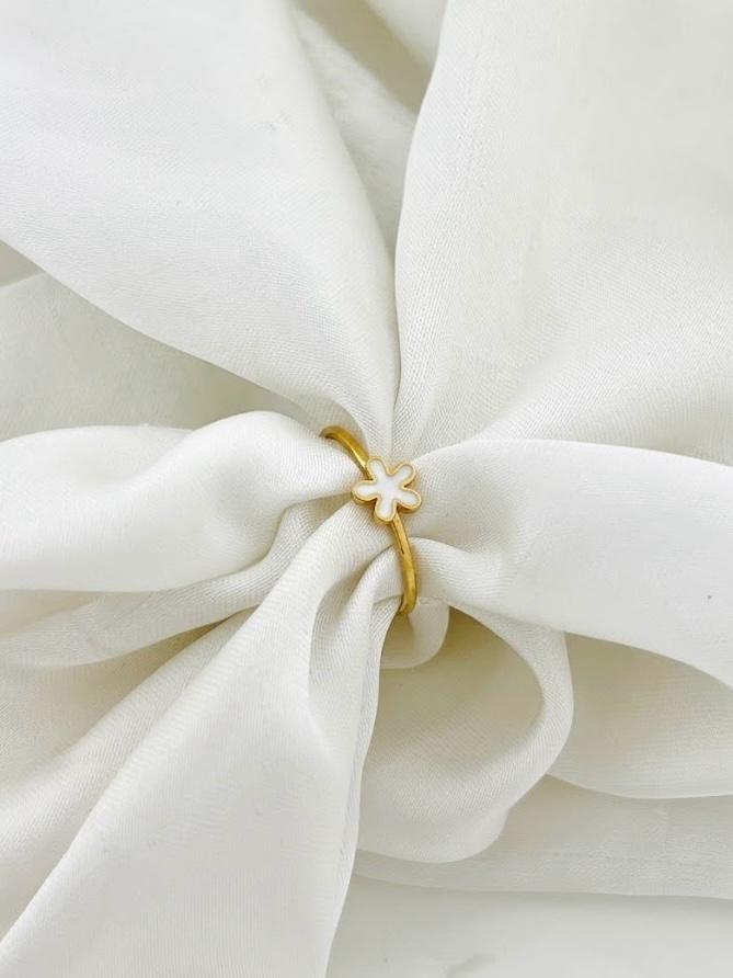 White Daisy Ring - 18K Gold Plated Stainless Steel Jewelry